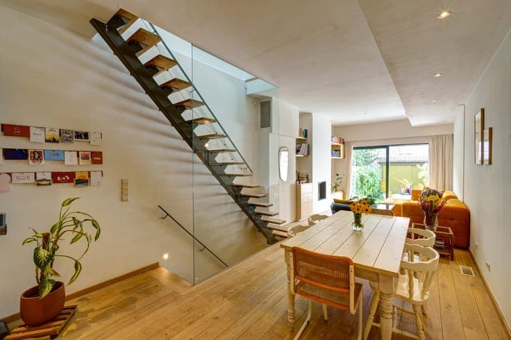 Versatile and unique triplex + duplex near Krugerplein