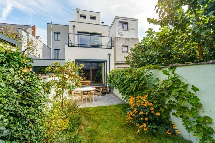 Versatile and unique triplex + duplex near Krugerplein