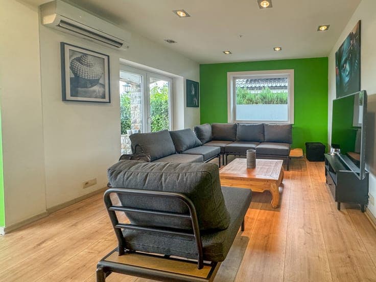 DELFIMMO - SUPERBE VILLA AVEC SALLE DE CINEMA !