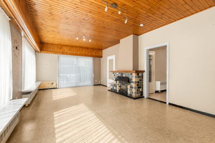 Semi-detached house to renovate in Nieuwkerken
