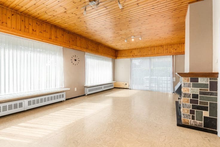 Semi-detached house to renovate in Nieuwkerken