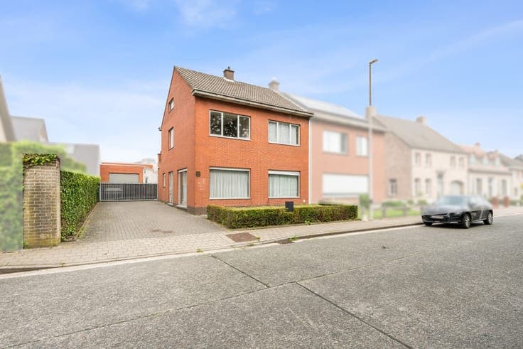 Semi-detached house to renovate in Nieuwkerken