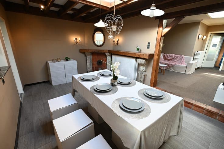 CENTRAAL gelegen WONING mét DUBBELE GARAGE!!