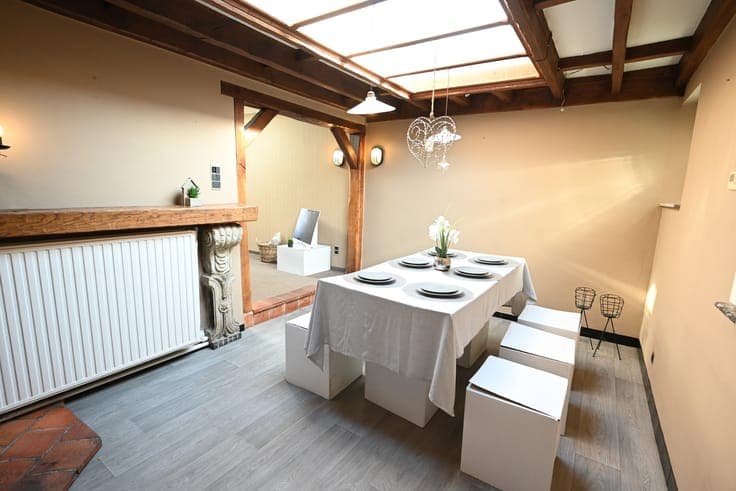 CENTRAAL gelegen WONING mét DUBBELE GARAGE!!