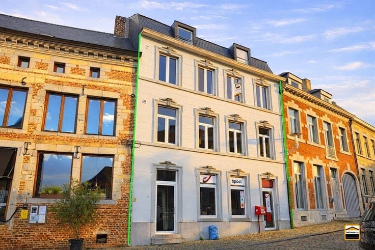 Apartment building