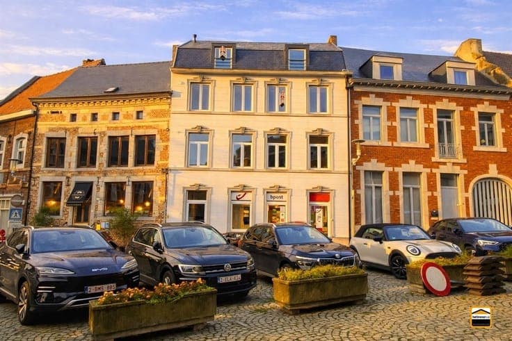 Apartment building