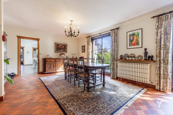 DETACHED HOUSE WITH DOUBLE GARAGE AND GARDEN