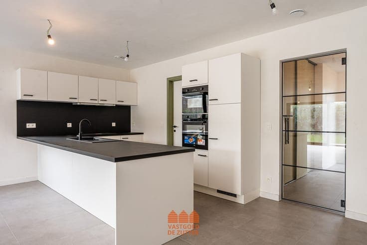 6% BTW mogelijk! Energiezuinige nieuwbouwwoning met 3 sla...