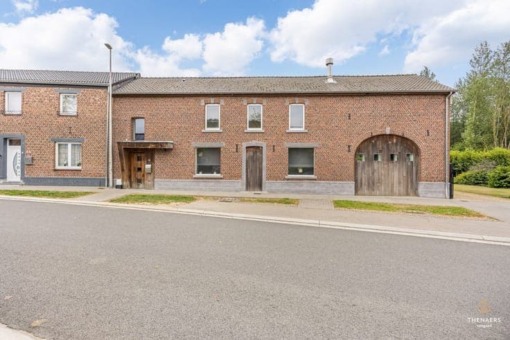 Karaktervolle hoevewoning met 279 m² woonoppervlakte en p...