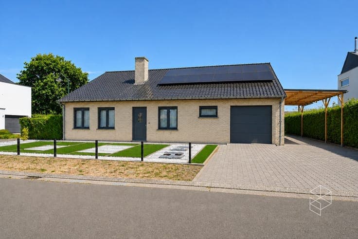 UITSTEKEND GELEGEN WONING (BJ2006) met 3 SLPK en TUIN