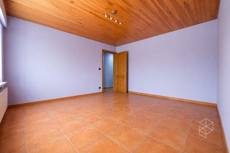 UITSTEKEND GELEGEN WONING (BJ2006) met 3 SLPK en TUIN