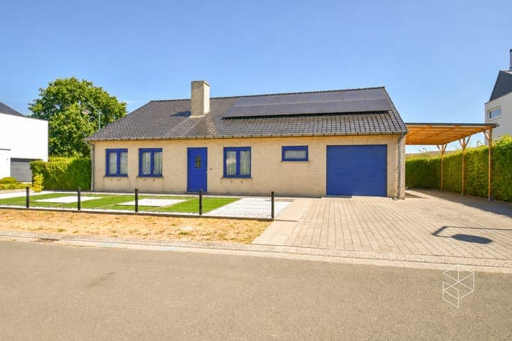 UITSTEKEND GELEGEN WONING (BJ2006) met 3 SLPK en TUIN