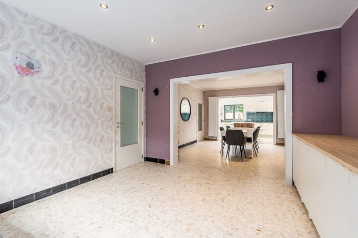 Spacious family home with 5 bedrooms, garage and garden