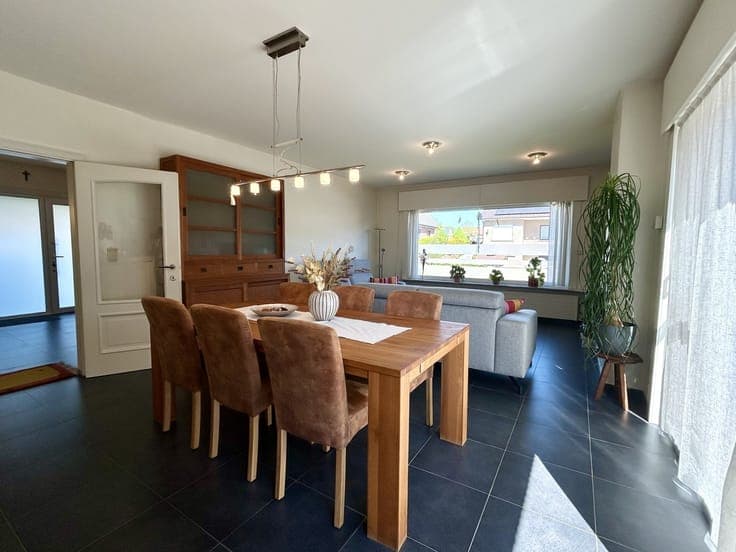 Instapklare woning met prachtige tuin in het rustige Korb...