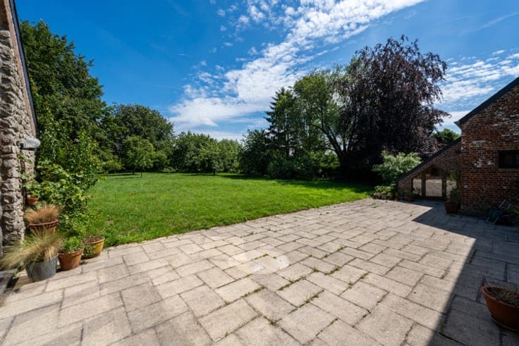 GENAPPE – Unique PROPERTY (4BED/4BATH/PRO.PRACT./POOL)