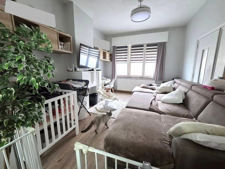 Terraced house with 5 bedrooms.
