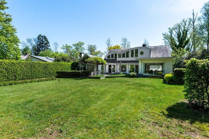 Villa to renovate in highly sought after location