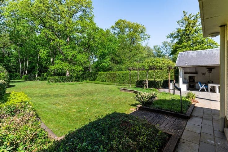 Villa to renovate in highly sought after location