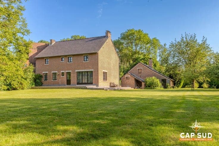 House with Detached Outbuilding on Over 3,000 m² of Land