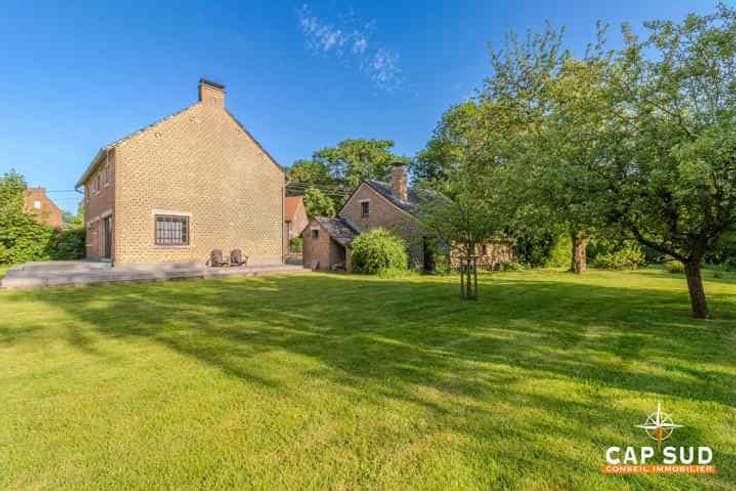 House with Detached Outbuilding on Over 3,000 m² of Land
