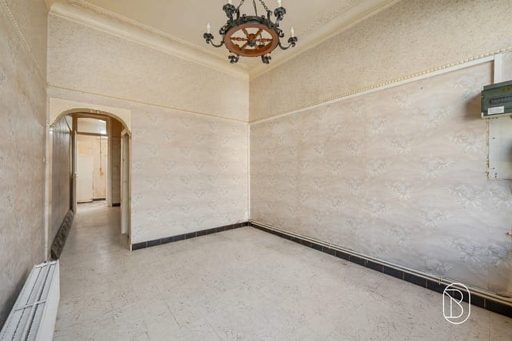 House in need of renovation in the center of Lessines: IDEAL