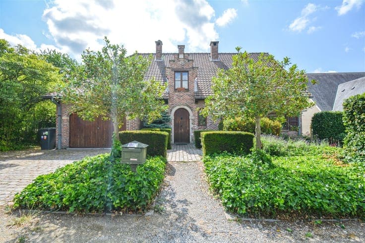Beautiful villa with 4 bedrooms and a beautiful garden in Za