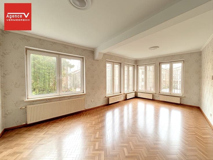 Spacious corner house with commercial space in convenient l
