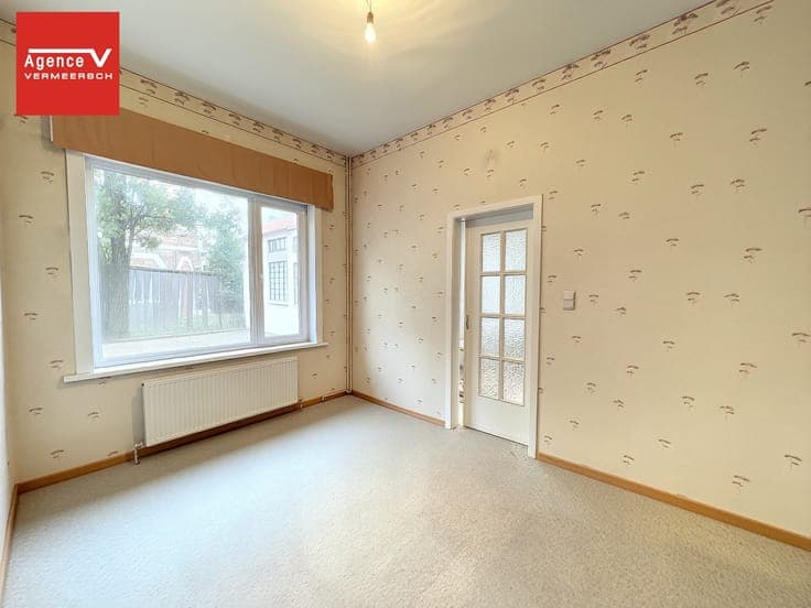 Spacious corner house with commercial space in convenient l