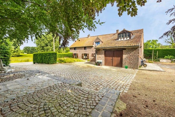 House in Sint-Pieters-Leeuw