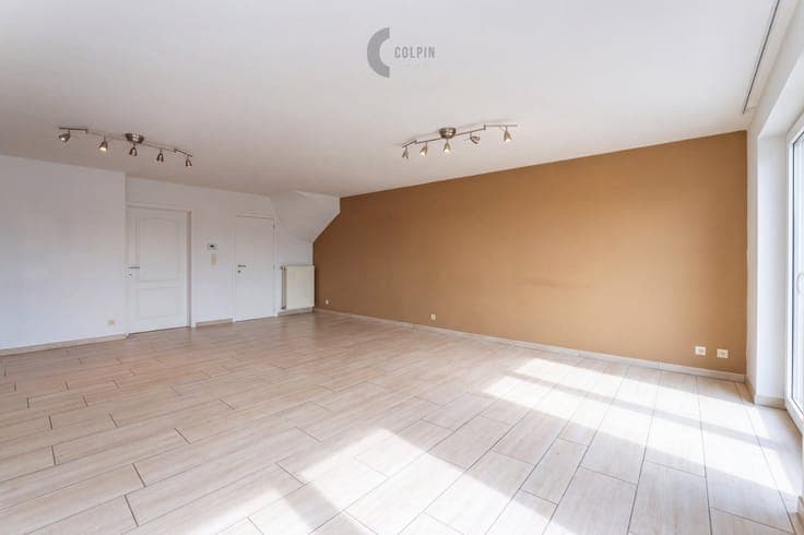 Spacious Semi-Detached Villa in Duinbergen with Sunny Gar...