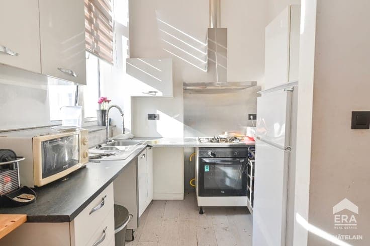 Commercial house with 2 bedrooms for sale in Ixelles