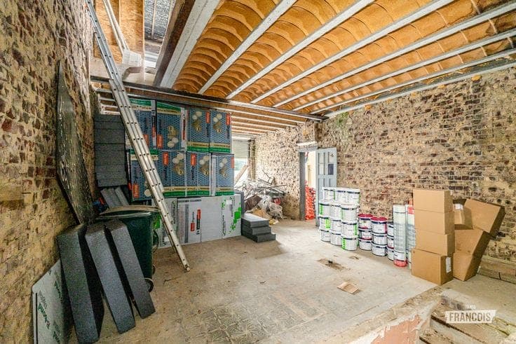 A property in need of renovation with great potential for s…