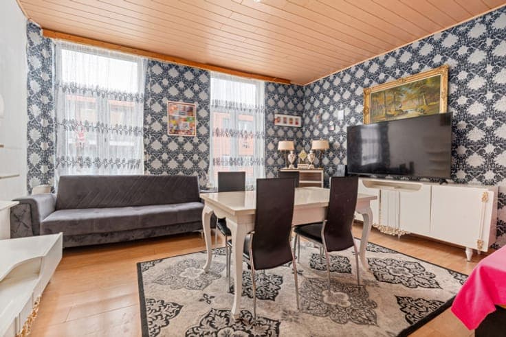 Retail property with residence in prime location in Ghent