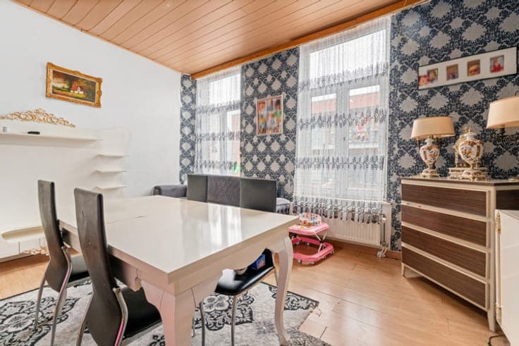 Retail property with residence in prime location in Ghent