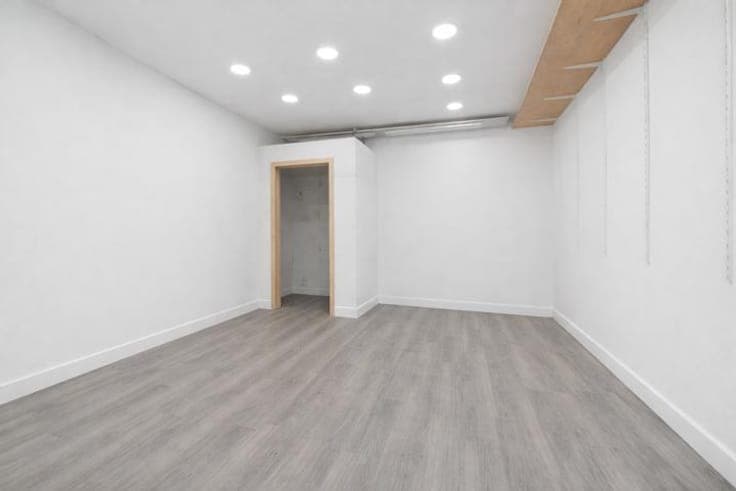 Retail property with residence in prime location in Ghent