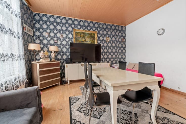 Retail property with residence in prime location in Ghent