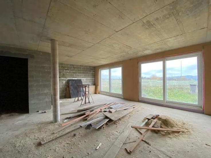 Closed structural work house with a garden in Fouche