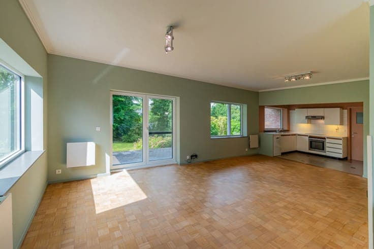 Move-In Ready Villa with Sunny Garden