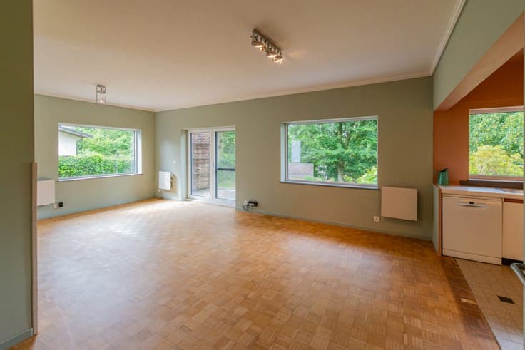 Move-In Ready Villa with Sunny Garden