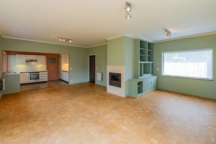 Move-In Ready Villa with Sunny Garden