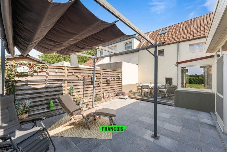 A unique property with a studio, garage and stunning views of the Blankenberg Polders