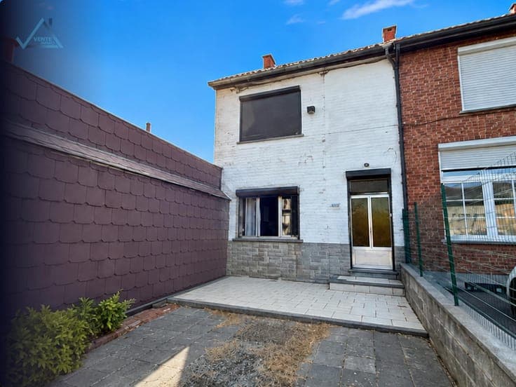 Spacious 3-bedroom house with parking spaces