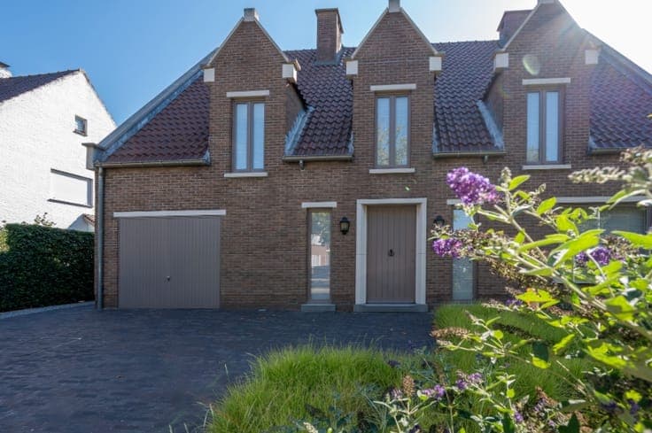 Prachtige hoogwaardig afgewerkte vrijstaande villa, aan d...