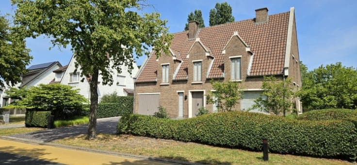 Prachtige hoogwaardig afgewerkte vrijstaande villa, aan d...