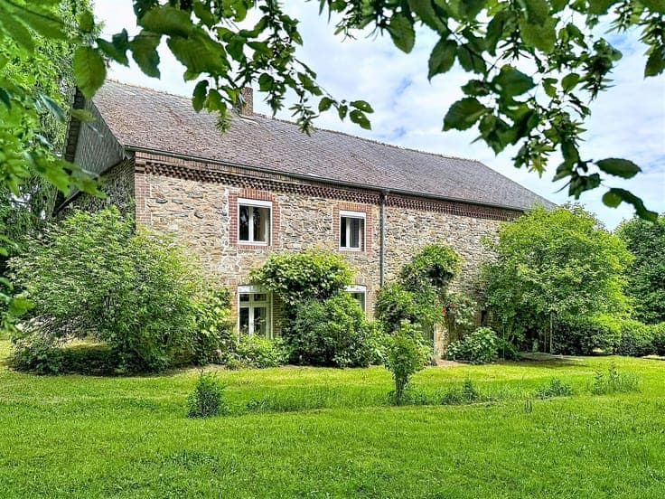 CHARACTERFUL HOME IN THE HEART OF THE COUNTRYSIDE – 4 BEDROO