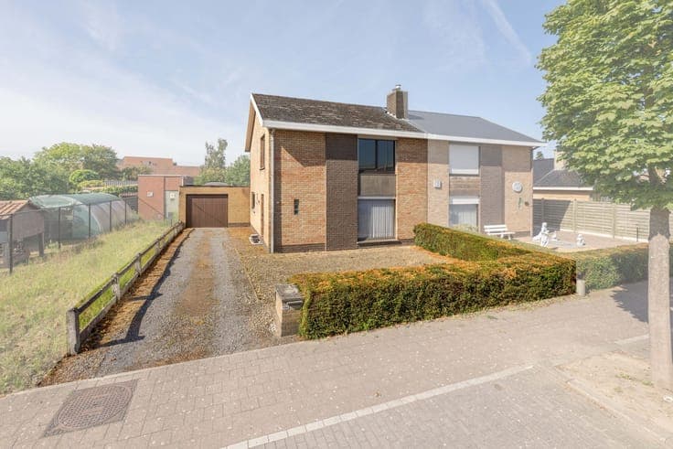 Te renoveren halfopen woning met 3 slaapkamers én zuidwes...
