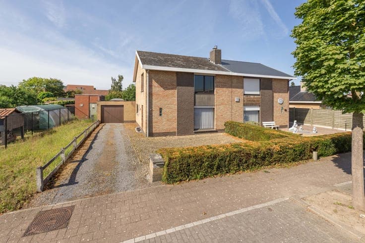 Te renoveren halfopen woning met 3 slaapkamers én zuidwes...