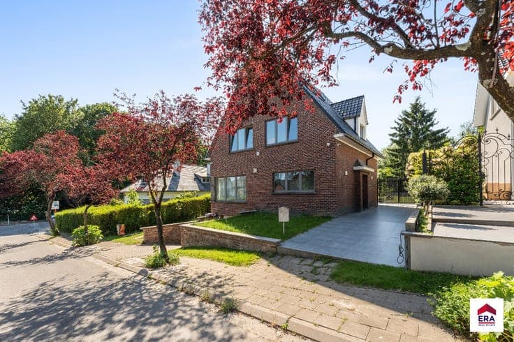 Energy Efficiently Renovated Villa, 5 Bedrooms in Dilbeek