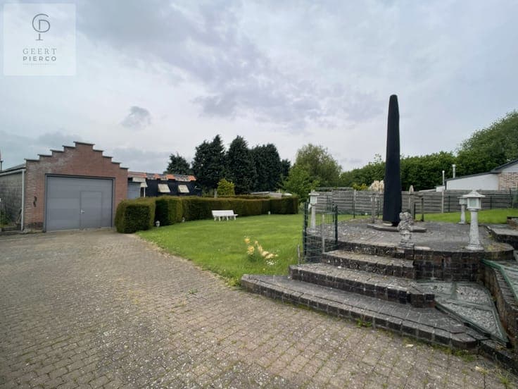 Zeer ruime bungalow gelegen op een uiterst rustig perceel