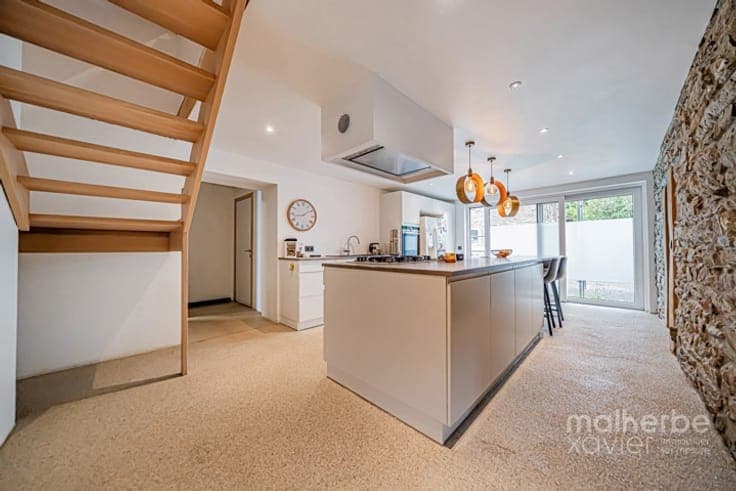 Stunning Eco Farmhouse on a 3,476 m² Plot